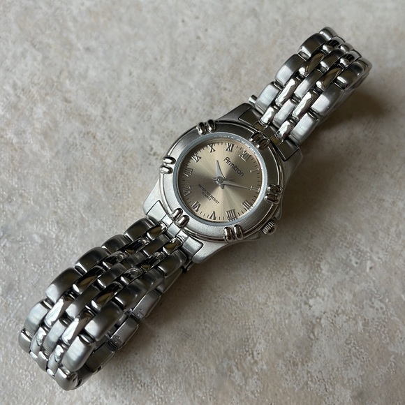 Armitron lady battery water resistant 100ft stainless steel - Picture 2 of 6